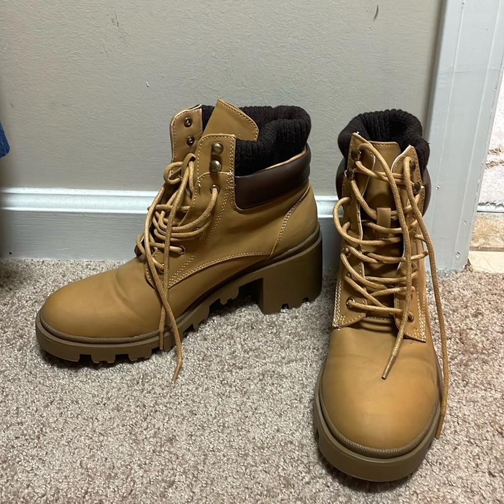 Lace-up Boots
